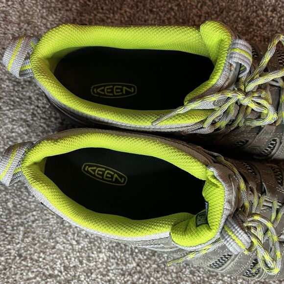 Keen Women's Voyageur Hiking Boots - Picture 7 of 9